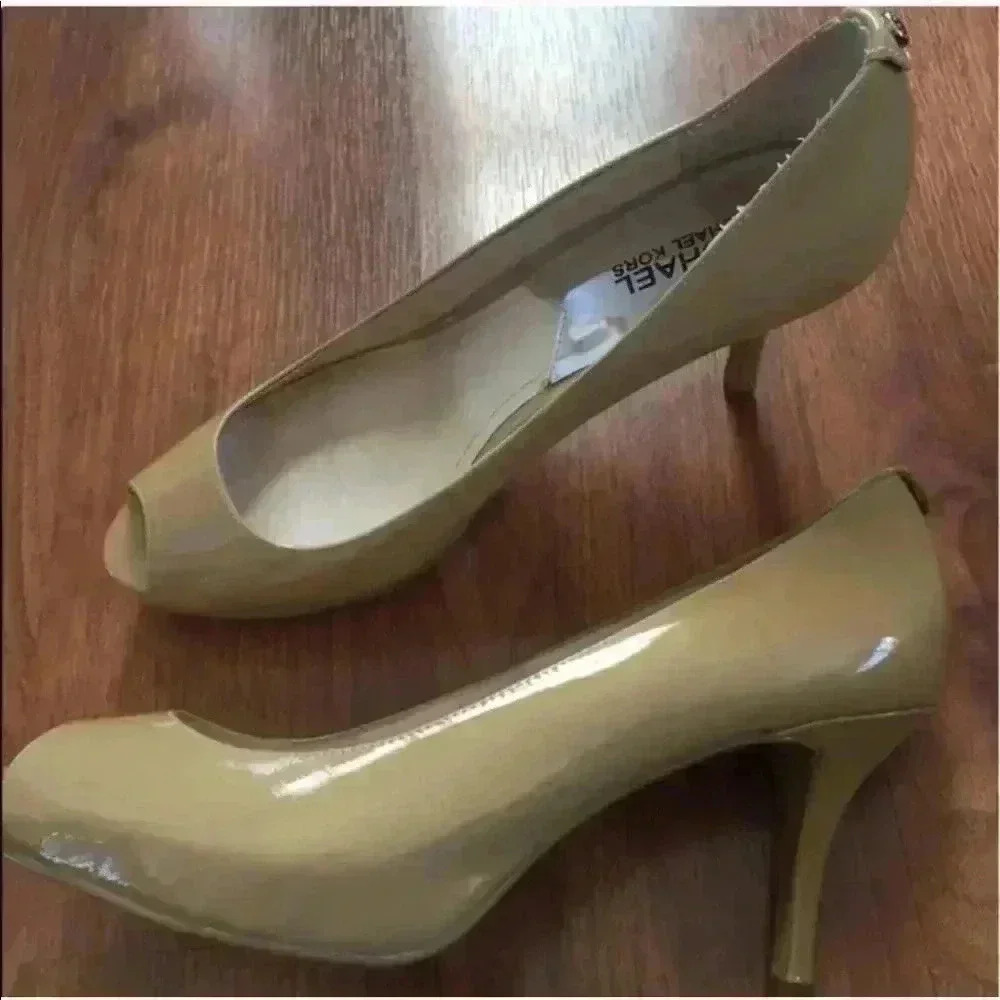 MICHAEL KORS Tan Peep Toe Heels